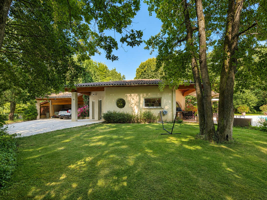 Maison à MONTELIER