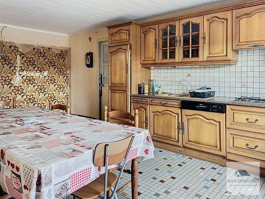 Maison à MONTOURS