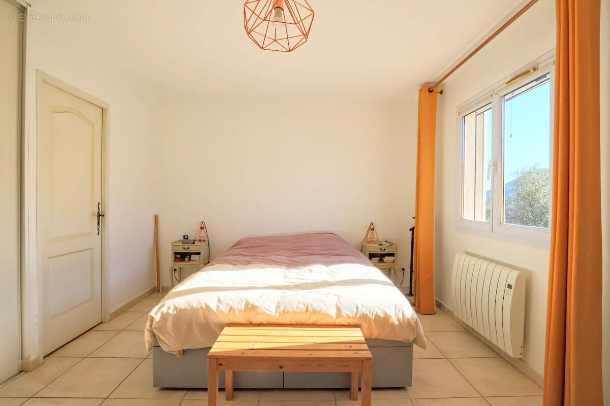 Maison à SOLLIES-TOUCAS