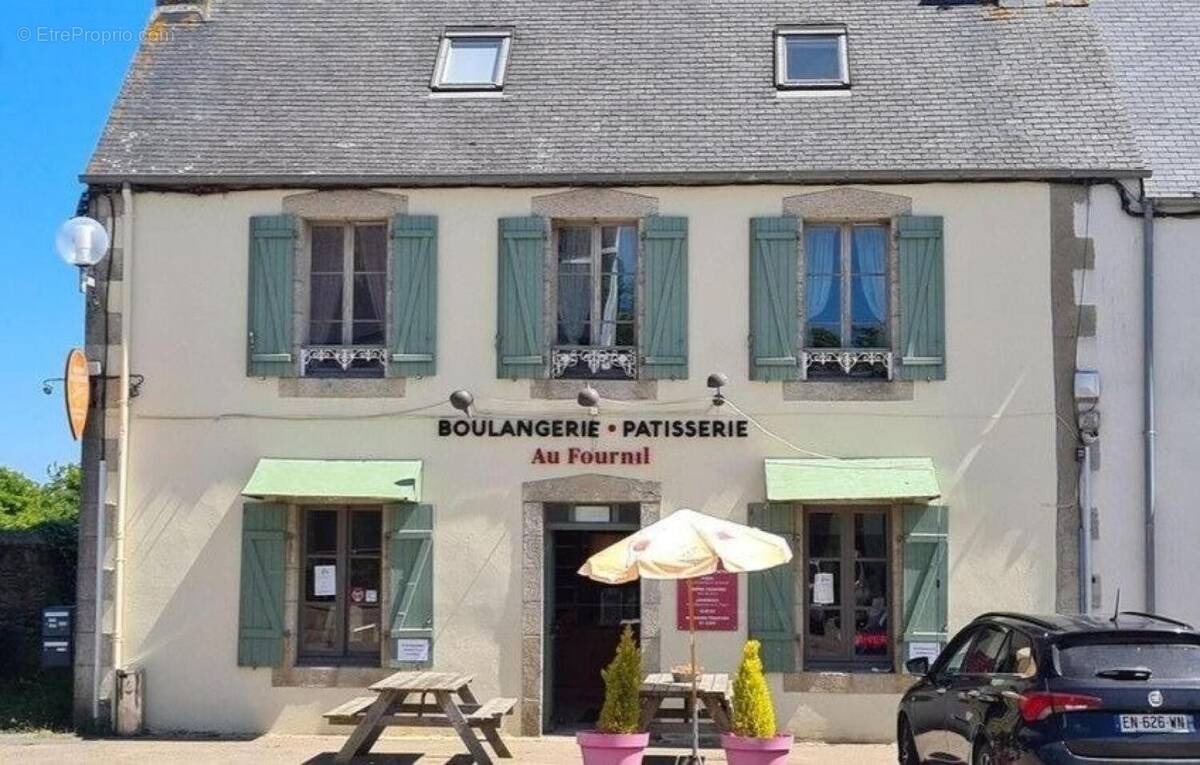 Photo 1 - Commerce à PLOUEGAT-GUERAND