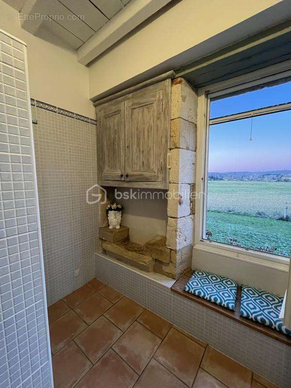 Ensemble de bâtiments en pierre composé d’une maison d’habitation, d’un gîte, d’un pool house, de deux ateliers et de deux sécho - photo 28