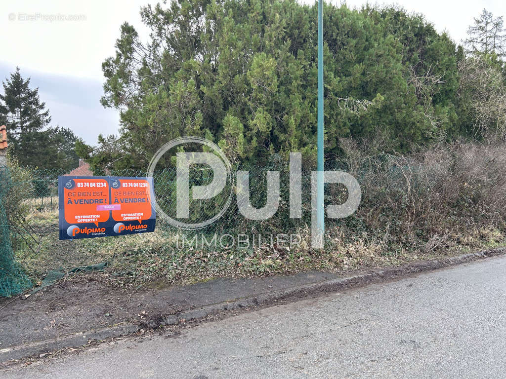 Terrain à MONT-SAINT-ELOI