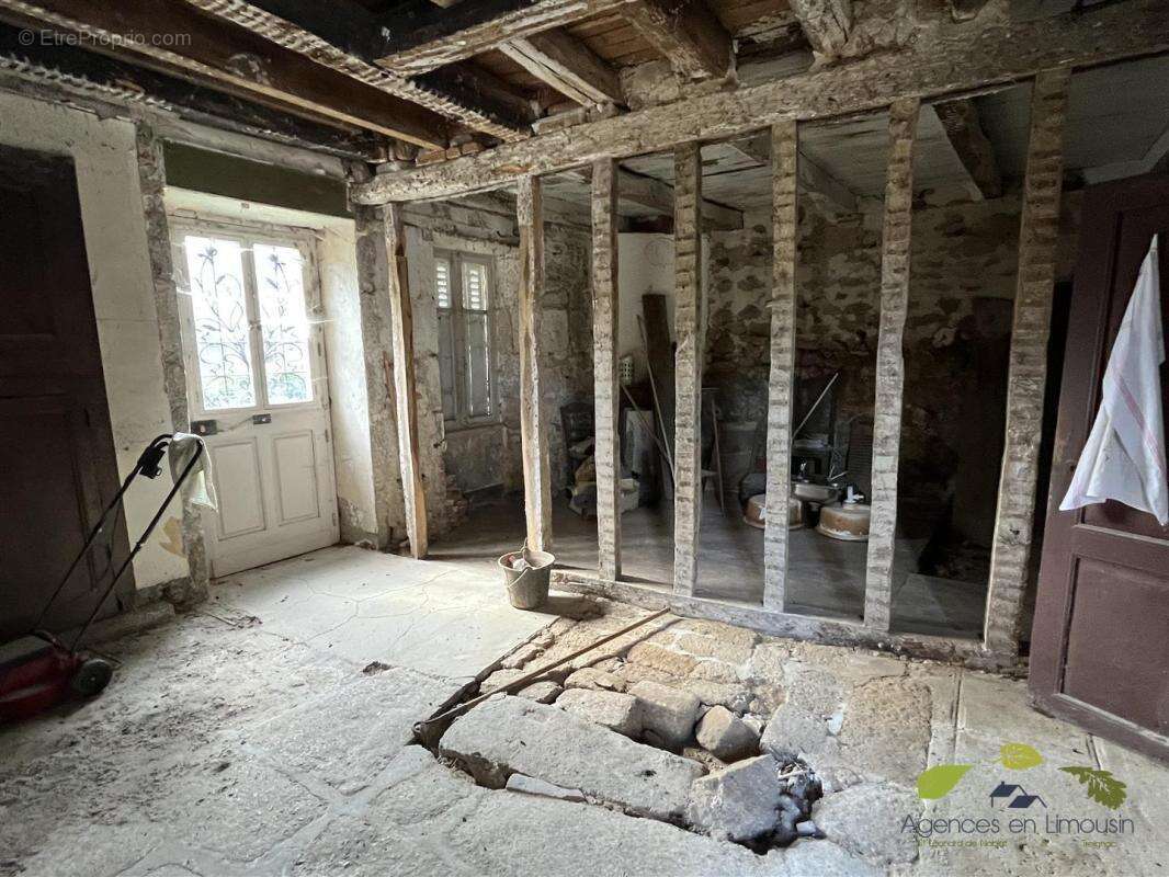 Maison à SAUVIAT-SUR-VIGE