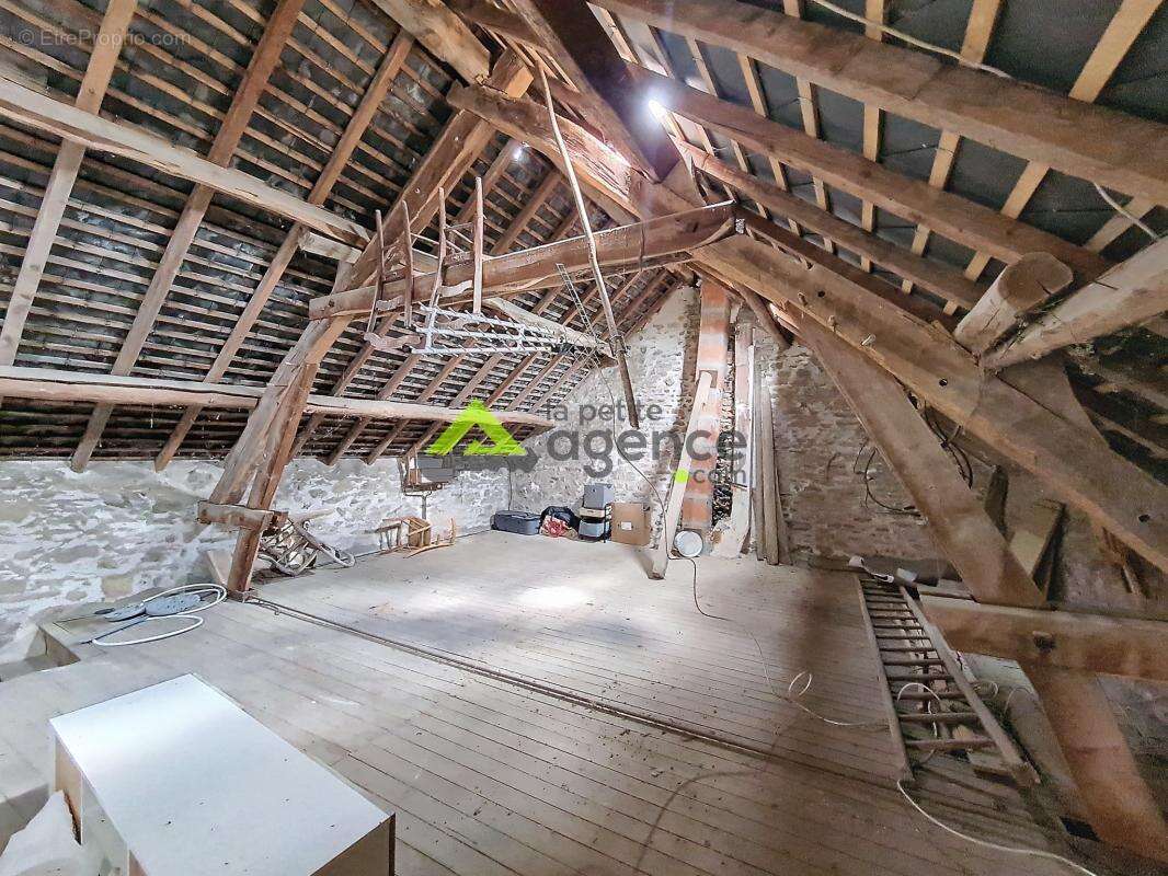 Maison à LA CHAPELLE-TAILLEFERT