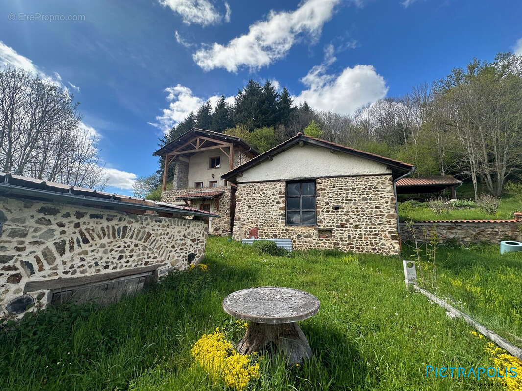 Maison 193 m² à Joux  - photo 7