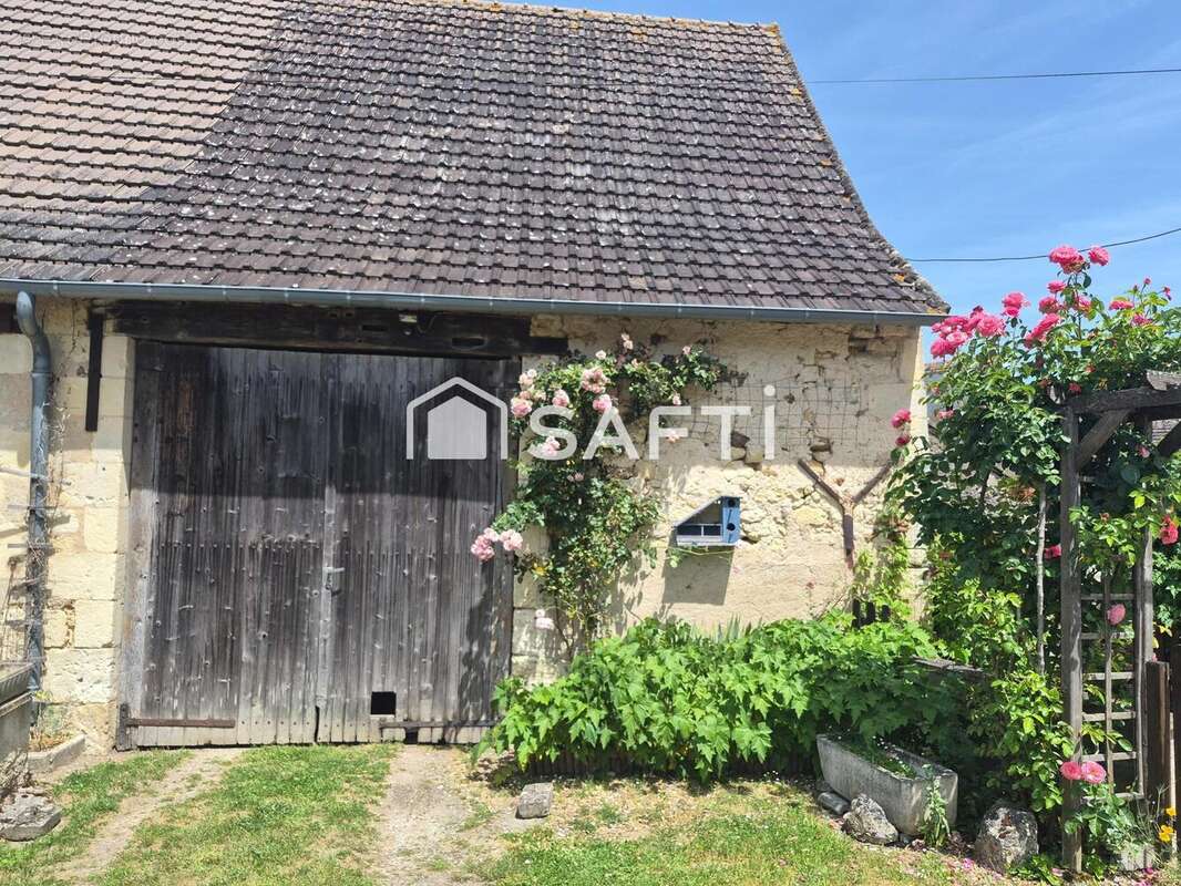 Maison 100 m² à La Celle-Guenand  - photo 8
