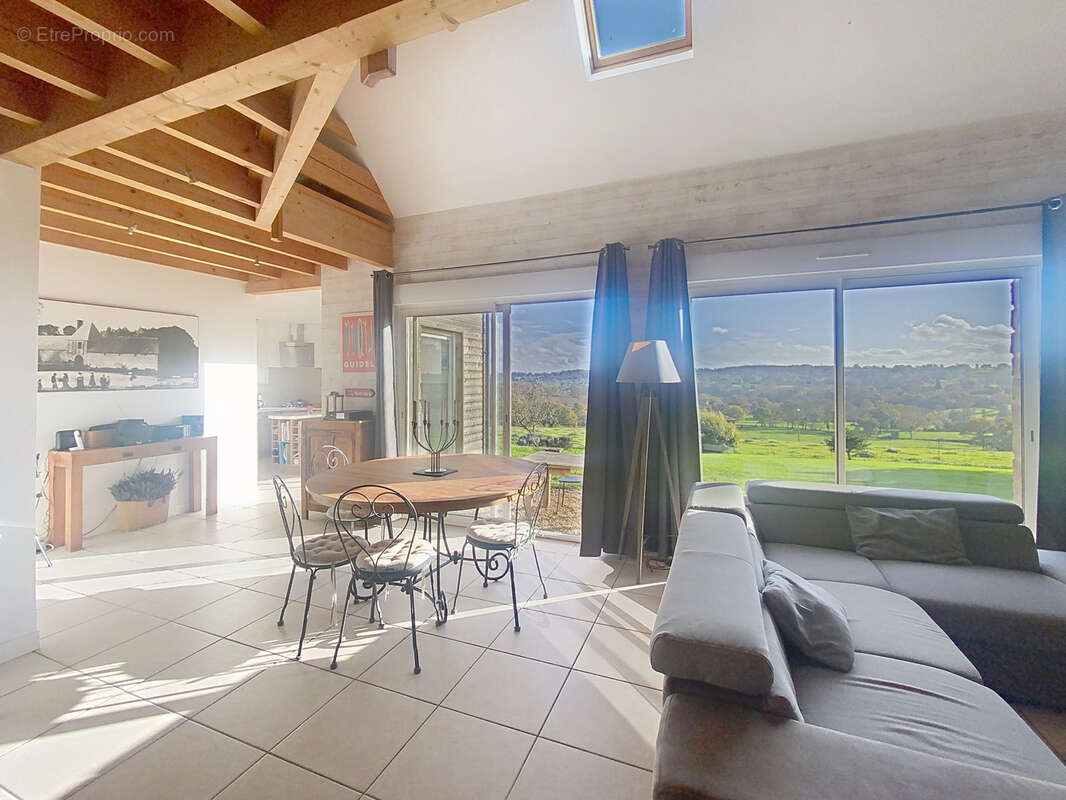 Maison à SAINT-JEAN-DES-CHAMPS