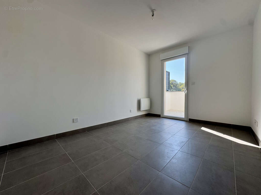 Appartement de type T2 en rez de chaussée au sein d'une résidence avec piscine à La Londe les Maures - photo 5