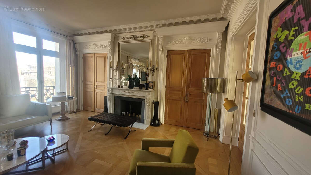 Appartement à NEUILLY-SUR-SEINE