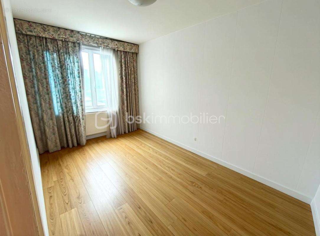 Appartement à SAINTE-GENEVIEVE-DES-BOIS