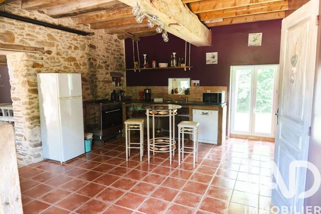 Maison 527 m² à Sceaux-D'anjou  - photo 9