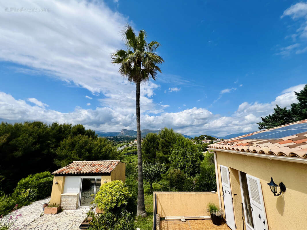 Maison à SAINT-LAURENT-DU-VAR