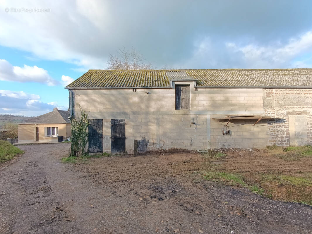 Parking à TESSY-SUR-VIRE
