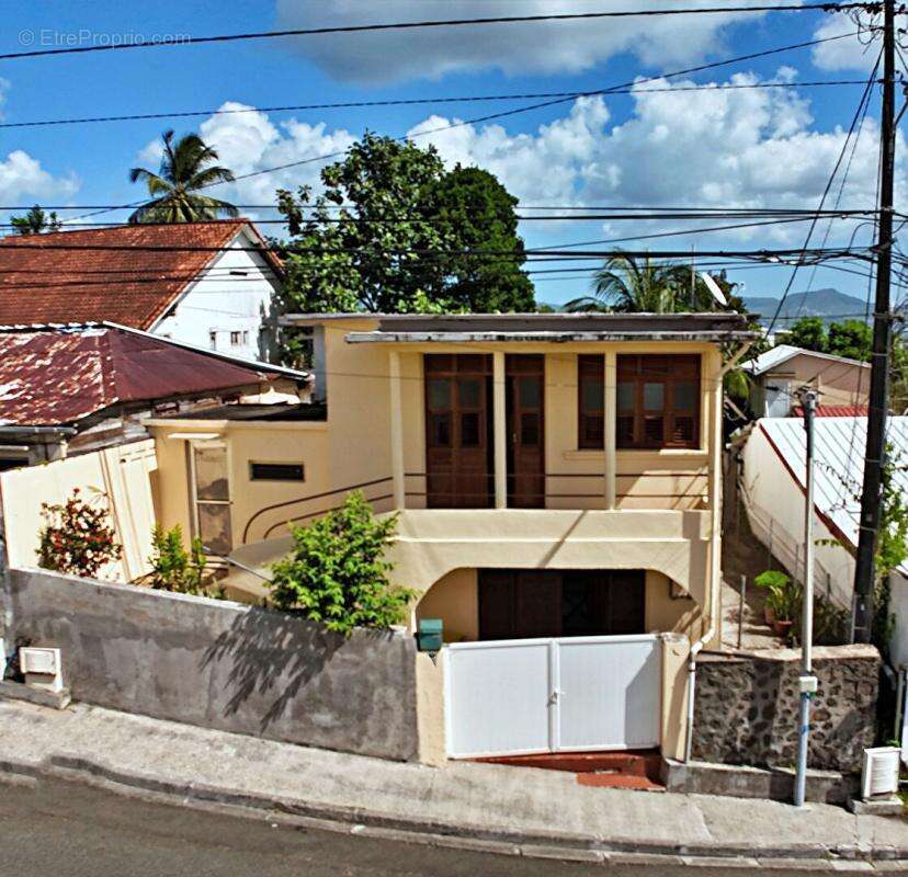 EXCLUSIVITE - FORT-DE-FRANCE - RARE 470m² - Maison 7P 119m² - 2x F2 - Idéal investisseur ou famille - 174 000 - photo 15