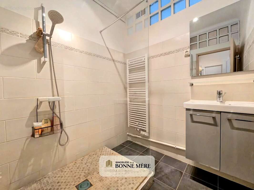 Appartement à MARSEILLE-6E