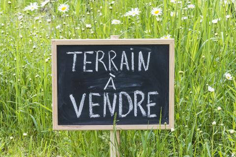 Terrain à MENESPLET