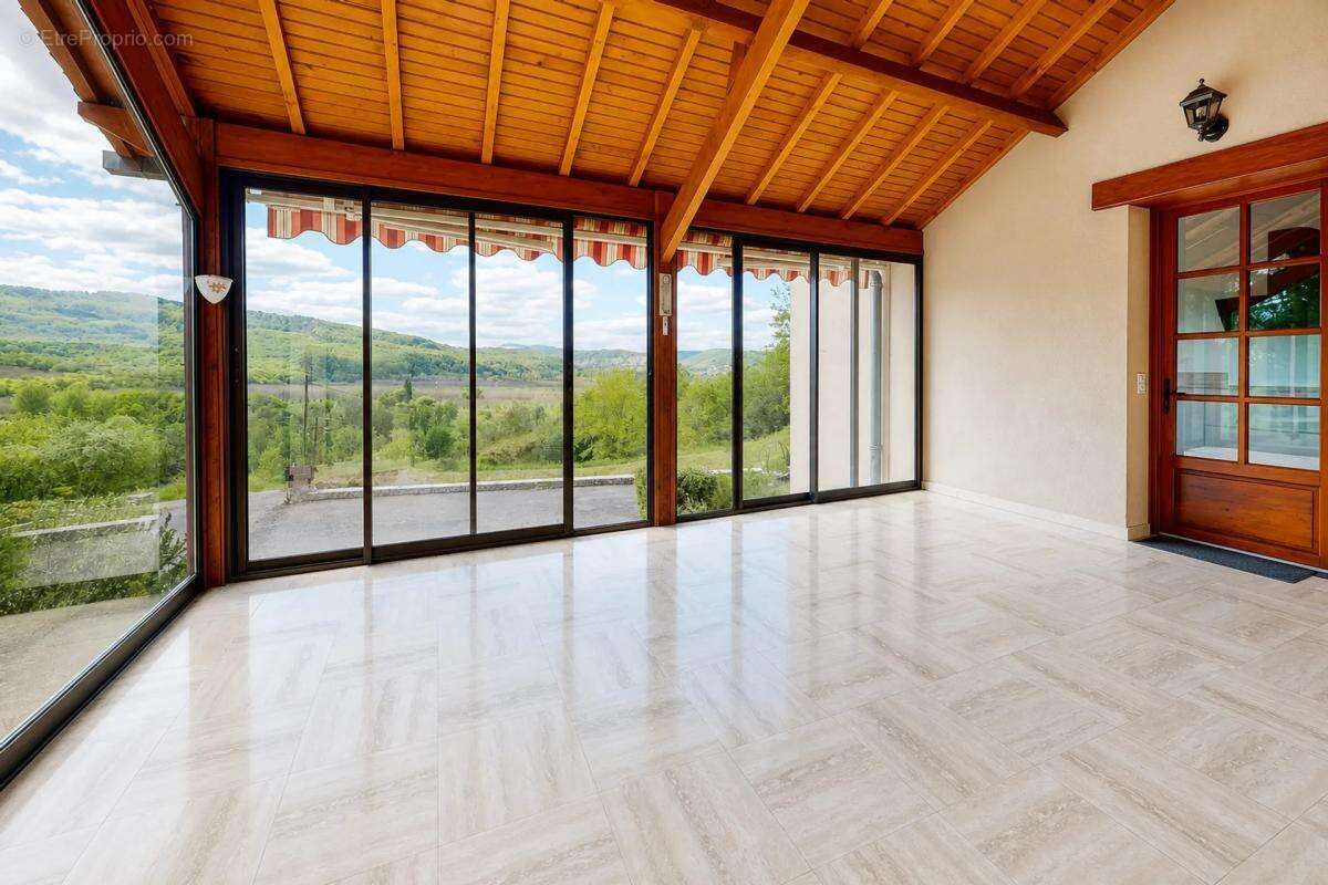 Maison spacieuse et rénovée de 291m² à Souillac - photo 8