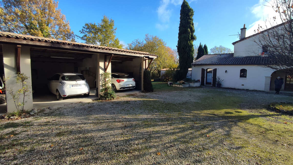 Maison à MONTAIGU-DE-QUERCY
