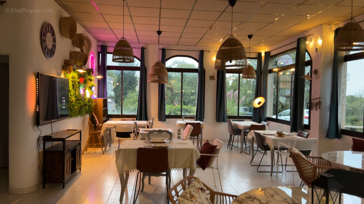 Commerce à MOUSTIERS-SAINTE-MARIE