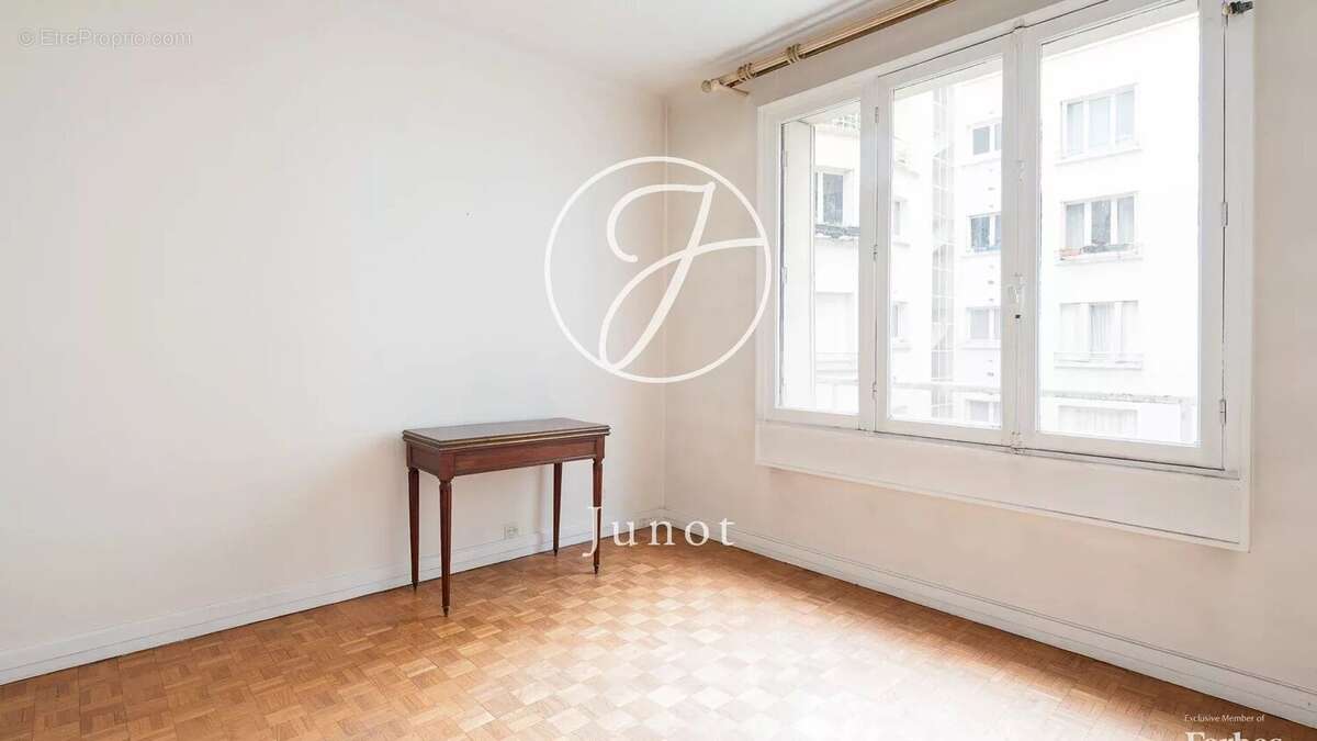 Appartement à PARIS-7E