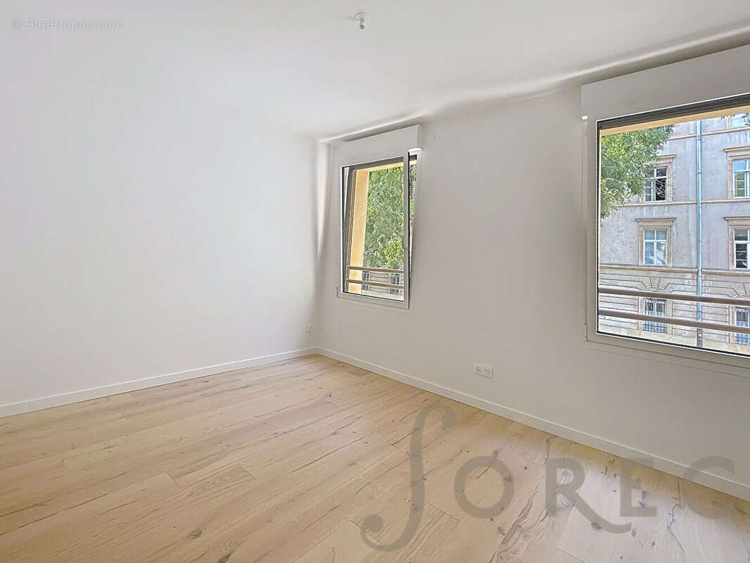 Appartement d'exception - Résidence neuve haut standing à Metz centre - F5 - 3 chambres - Garage - Terrasse - photo 9