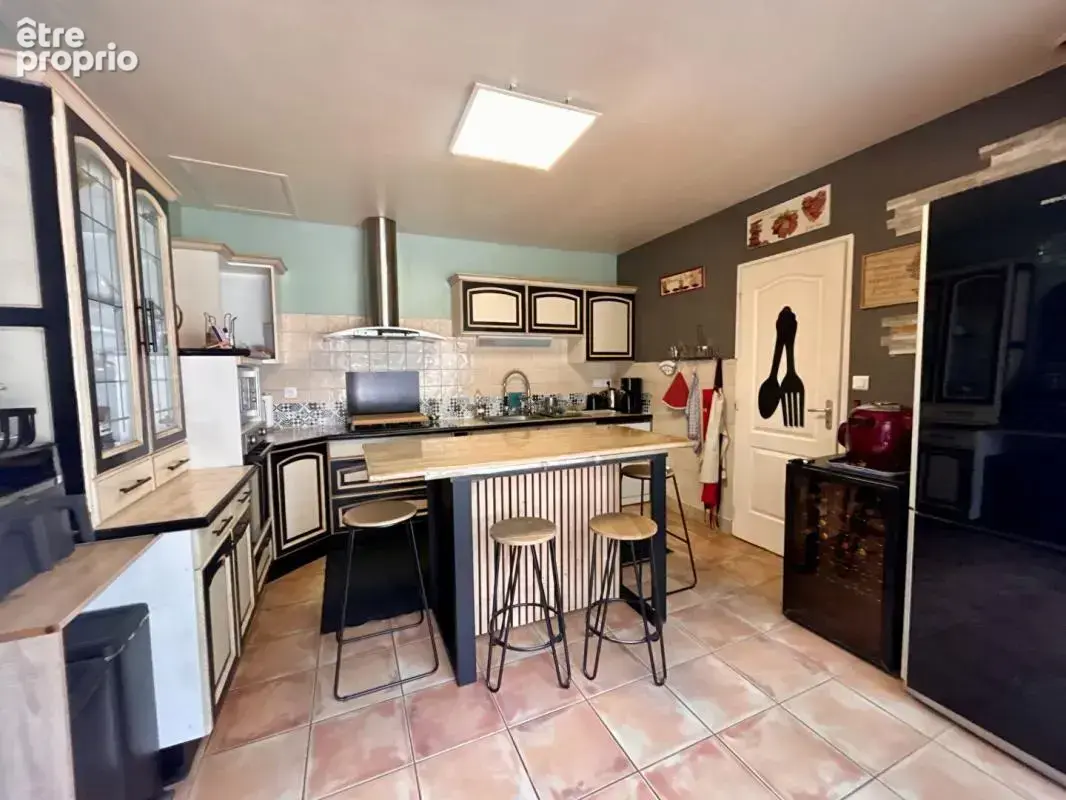 A vendre, maison familiale de plain-pied de 181 m² a Mensignac 24350 - photo 6