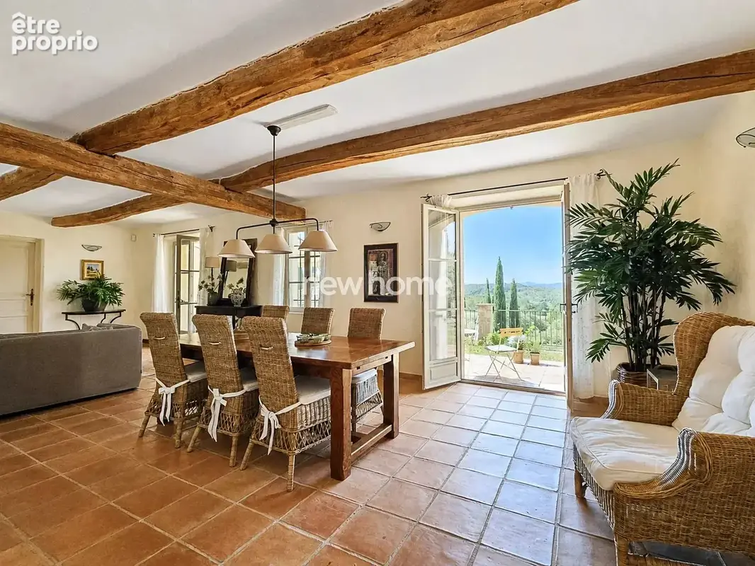 Lorgues – Propriété de charme avec vue panoramique, piscine et jardin d’exception - photo 13