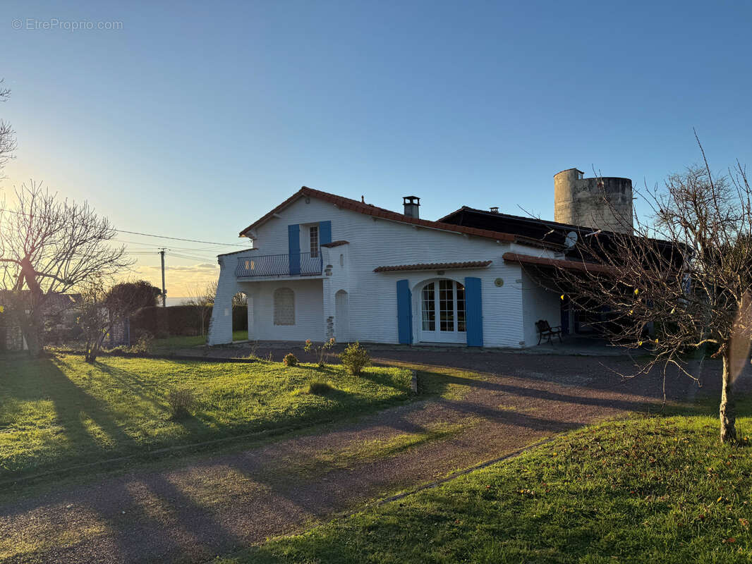 Maison à MORTAGNE-SUR-GIRONDE