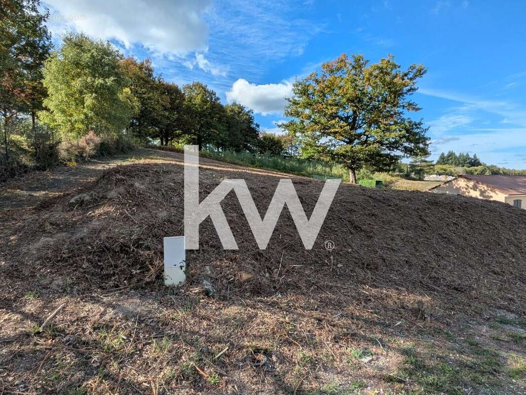 Terrain à SAINT-HILAIRE-LES-PLACES