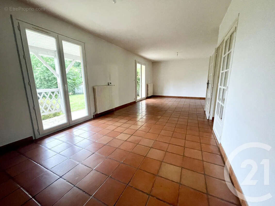 Maison 119 m² à L'isle-Jourdain  - photo 5