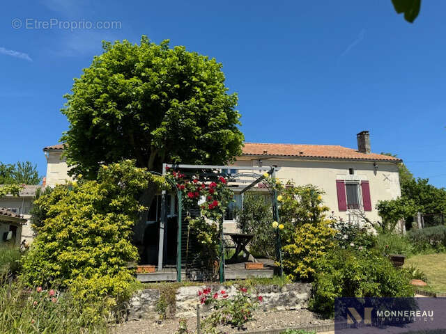 Maison à JURIGNAC