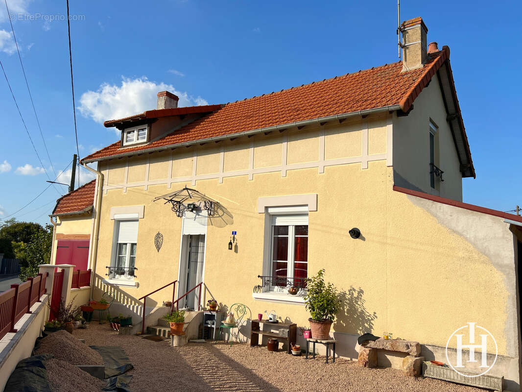 Maison à VALLON-EN-SULLY