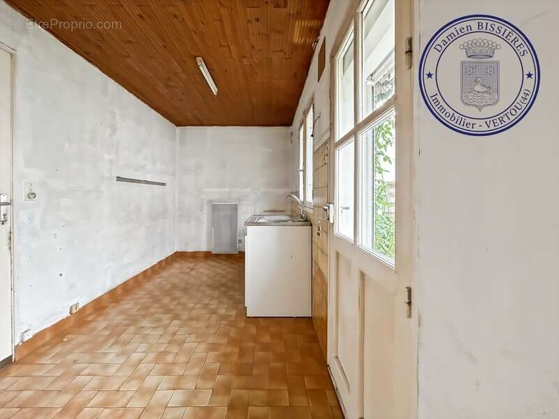  Vue Église Saint-Martin : Maison de ville avec jardin et accord pour surélévation - Rénovation "Zéro carbone" - photo 8