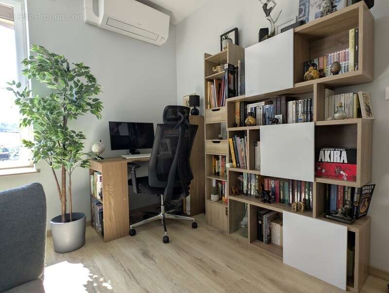 Appartement à COURS-LA-VILLE