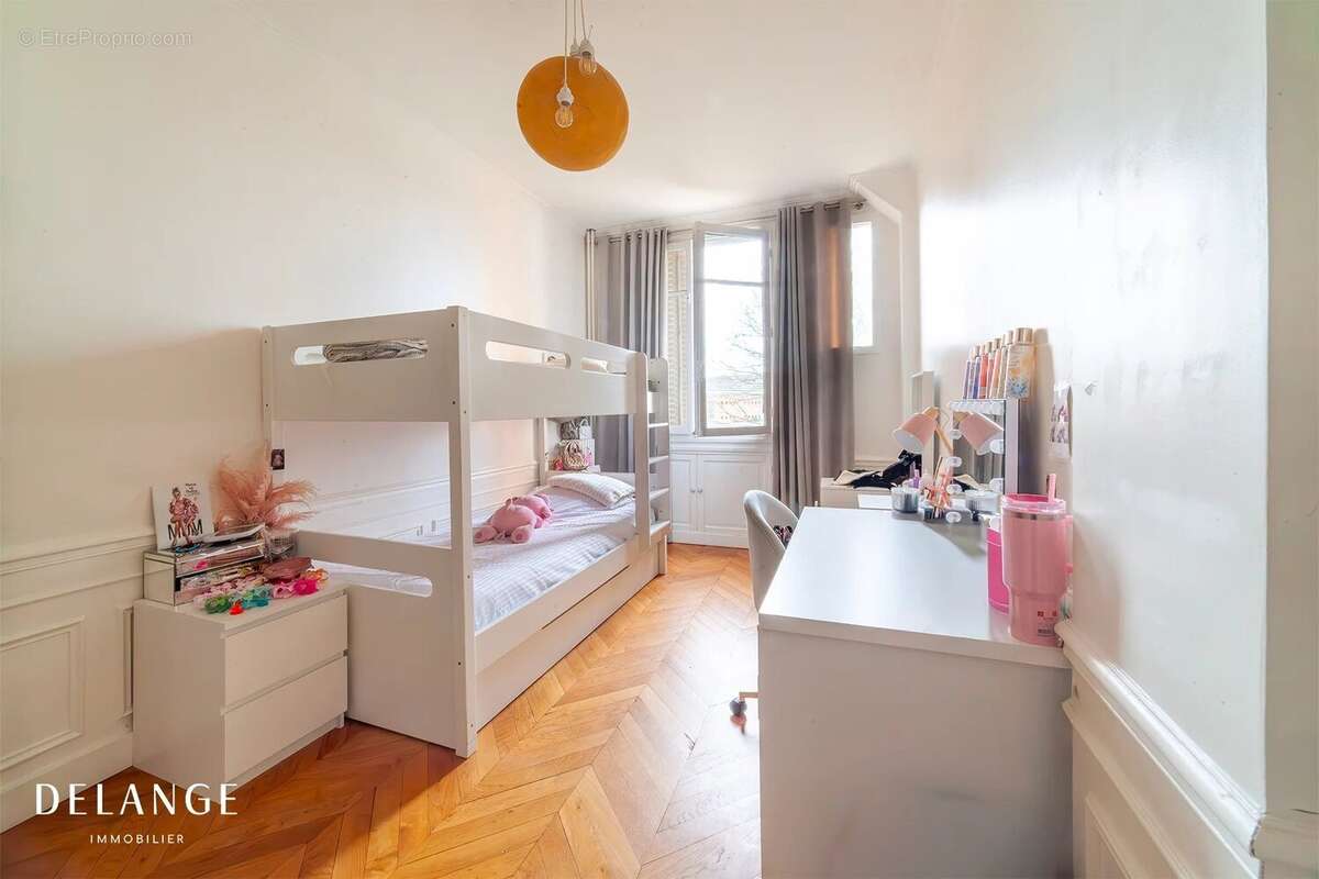 Appartement à PARIS-19E