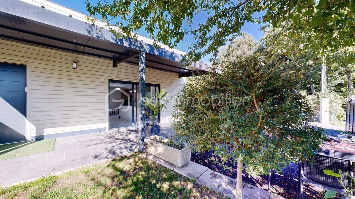 Maison à SAINT-GENCE