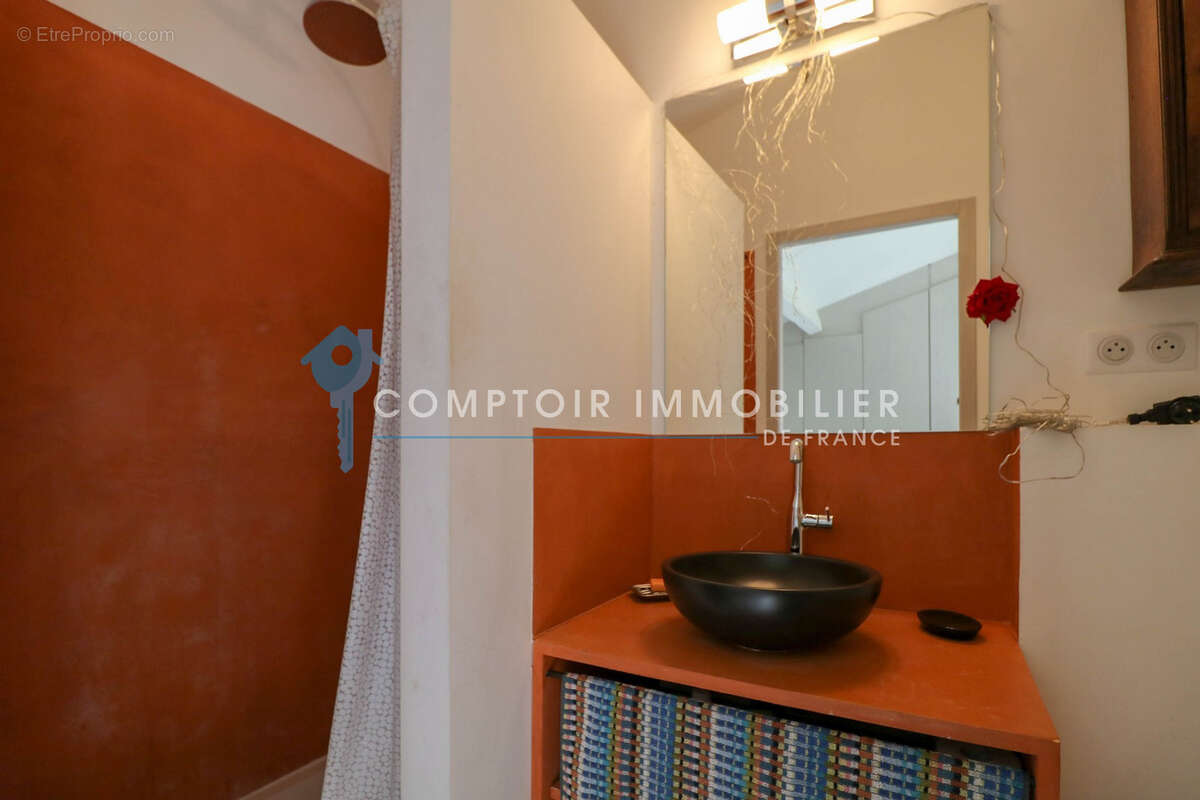 UZES CENTRE PIETON : Maison de ville style loft avec terrasse - photo 11