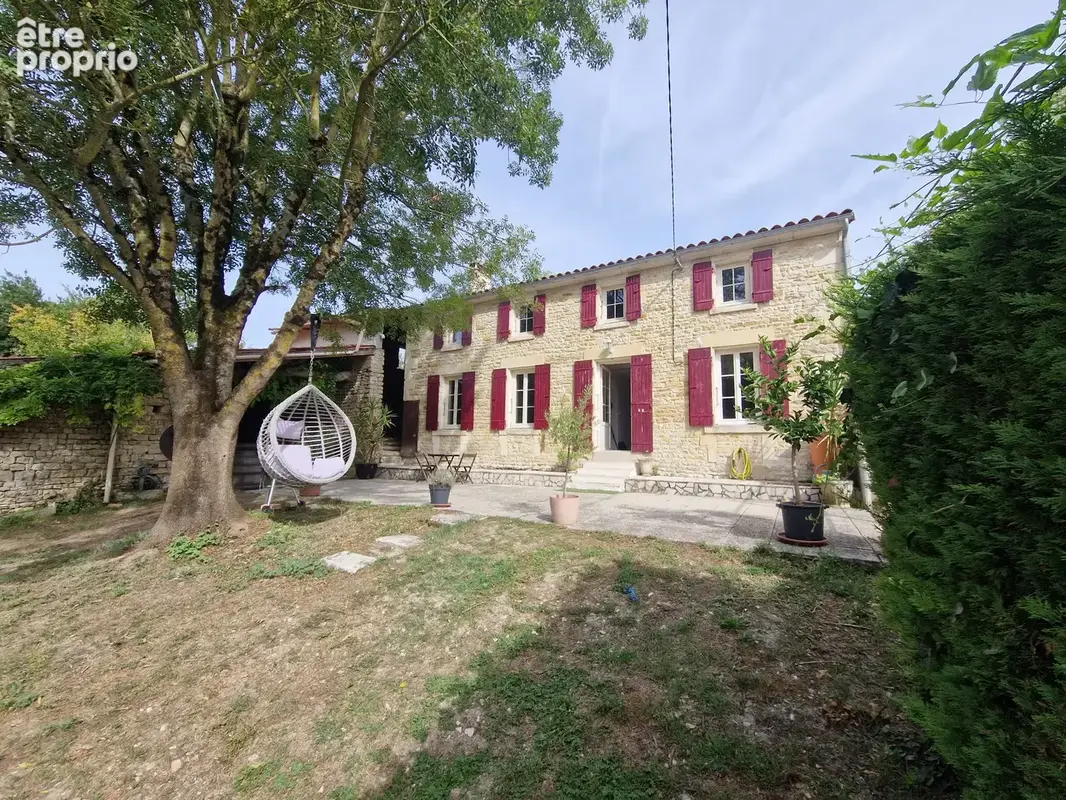Maison à SURGERES