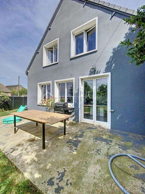 Maison à PUSSAY