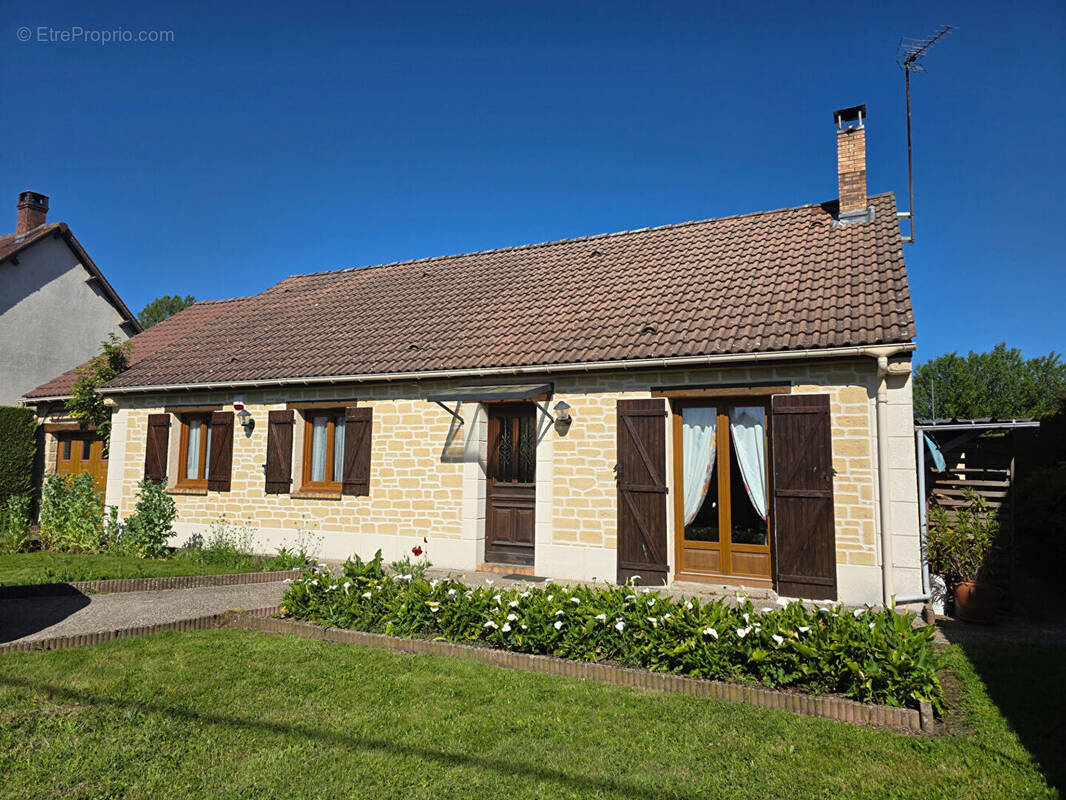 Maison à GUIGNECOURT