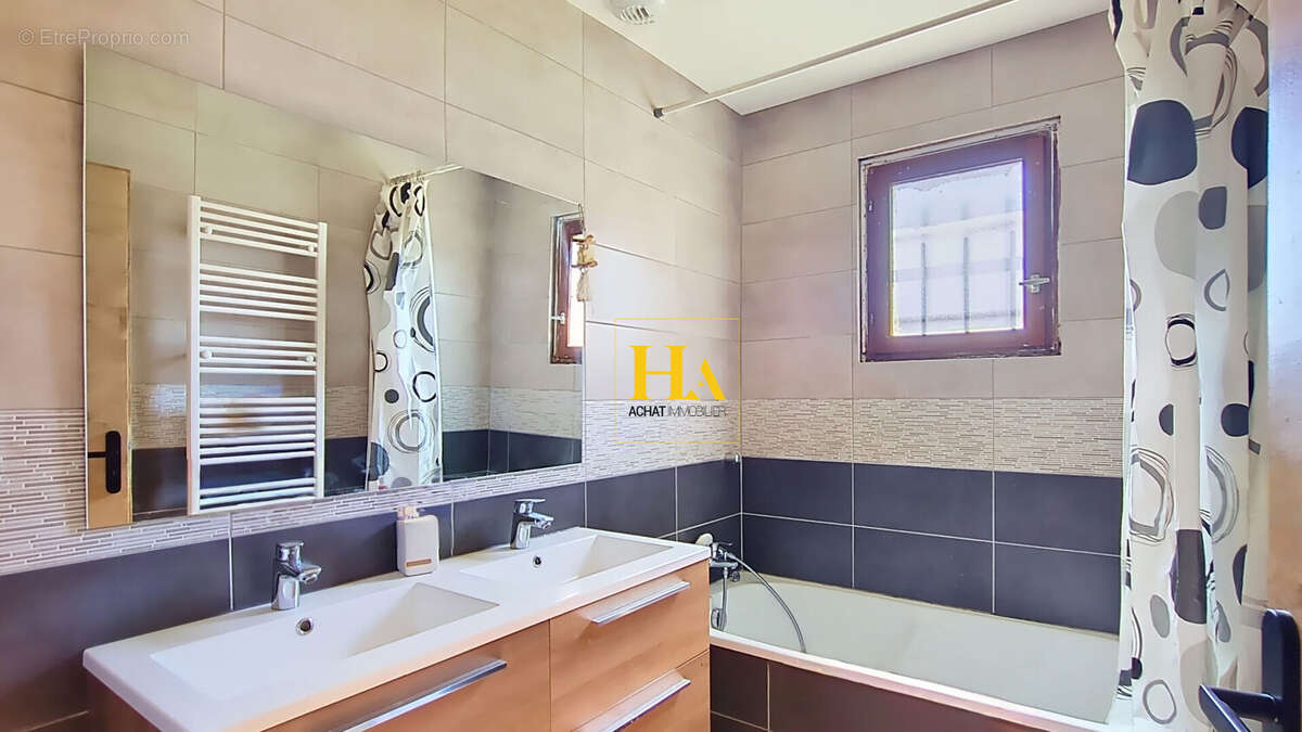 EXCLUSIVITÉ - BÉSAYES : Maison de plain-pied d'environ 113m² avec piscine et garage indépendant de 60 m² à fort potentiel - photo 13