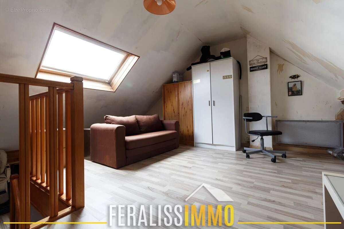 Maison au calme, beaux volumes et véranda plein sud ! - photo 12