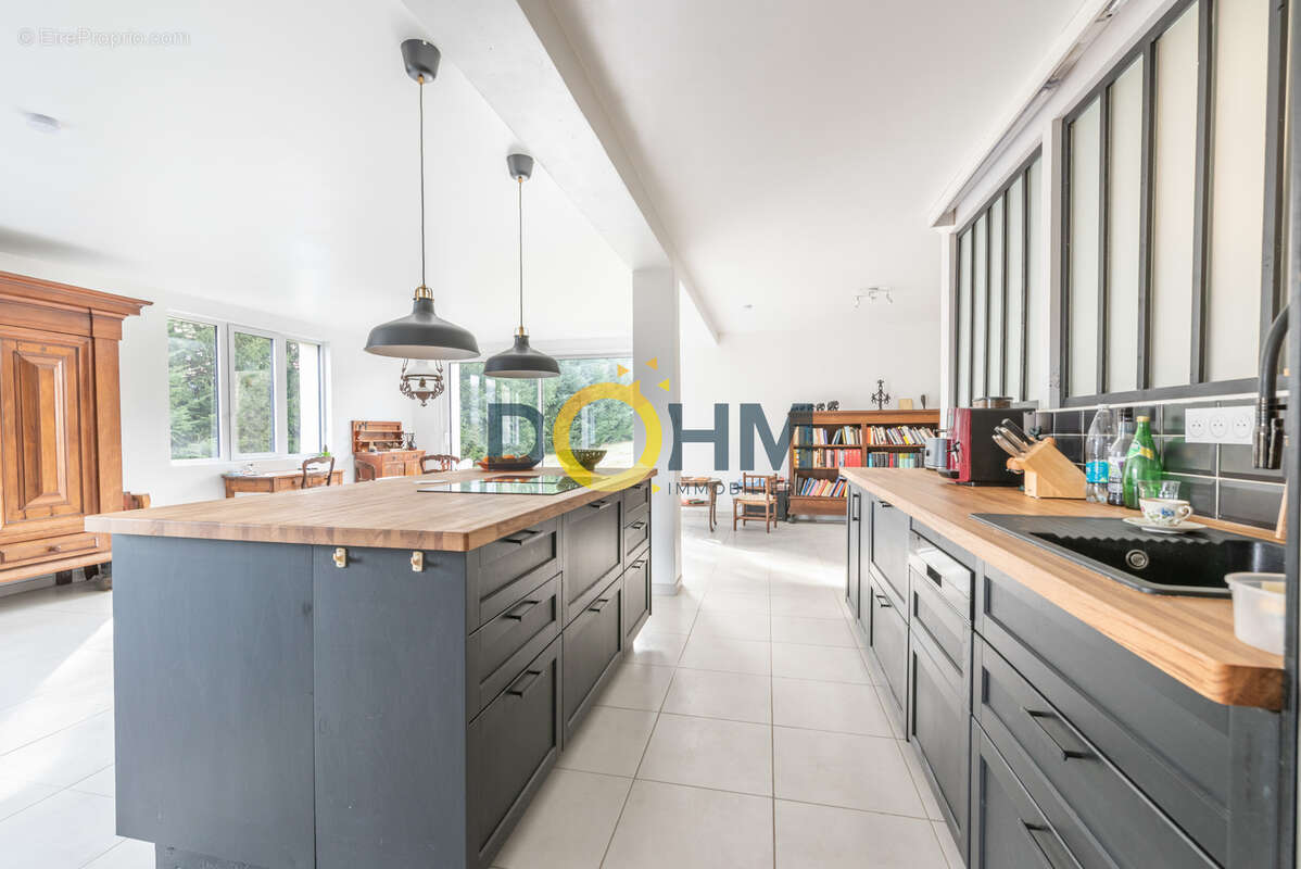 A vendre ambert maison renovee avec vue magnifique , calme, 5 chambres - photo 5
