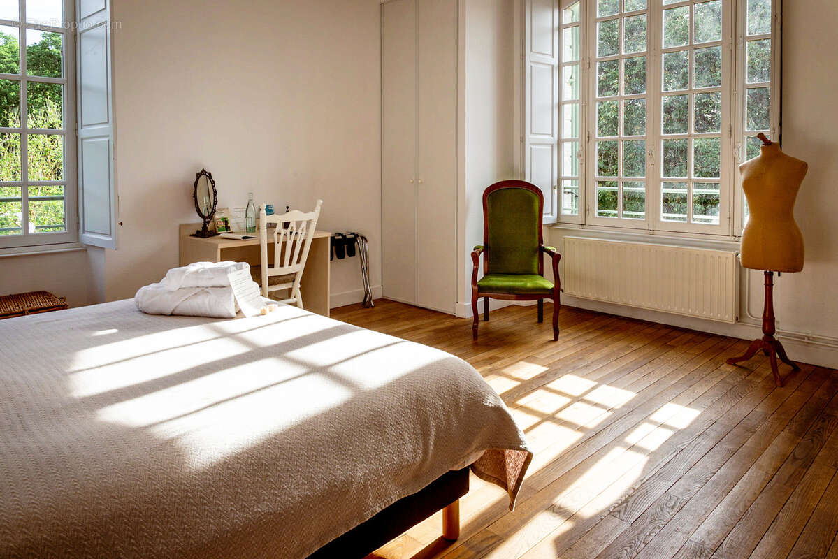 Commerce à SAINT-LEONARD-DES-BOIS