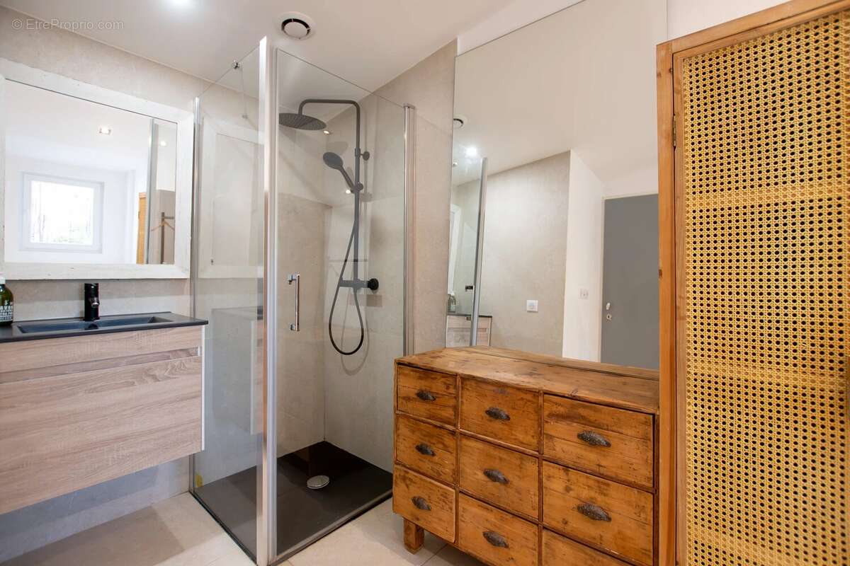 Maison à CHATEAUNEUF-GRASSE