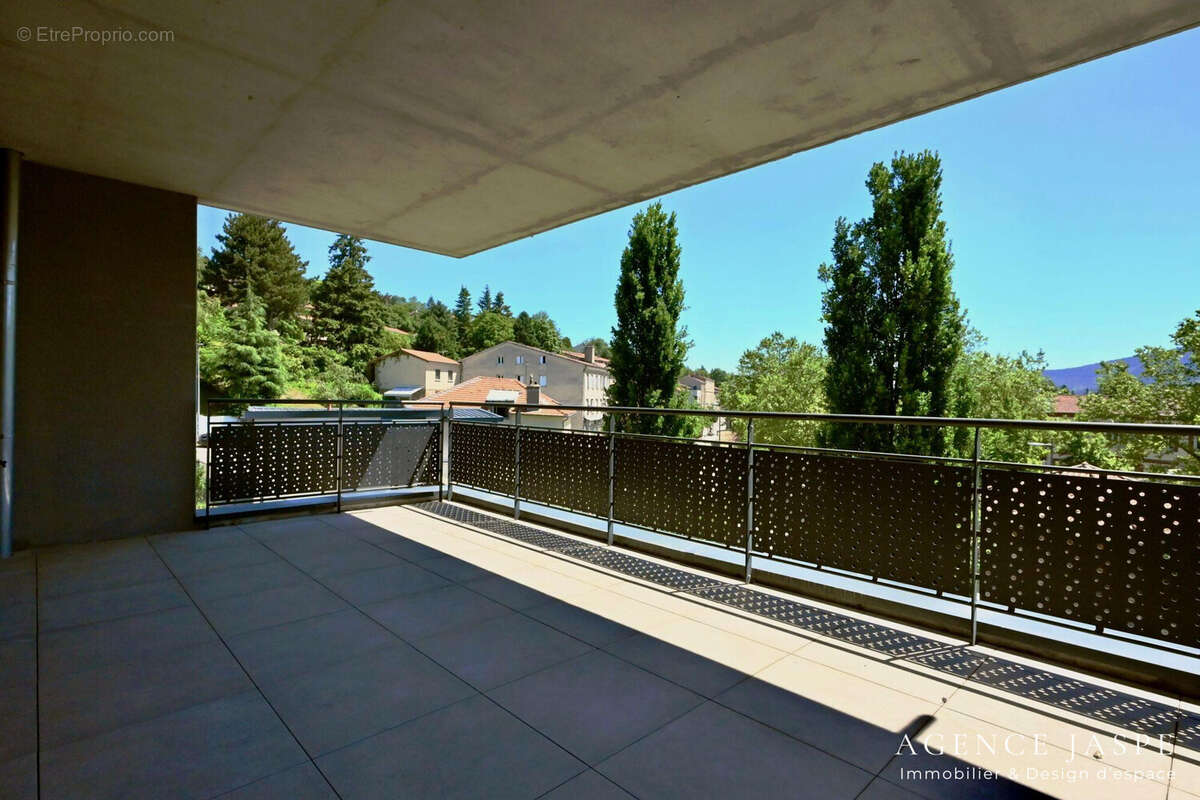 Appartement à SAINT-JEAN-BONNEFONDS