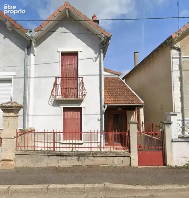 Petite maison près du centre à rénover avec jardin - photo 1