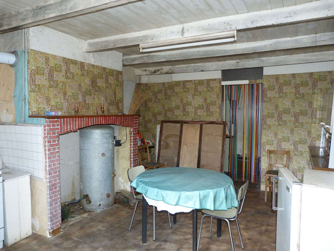 Maison à COSSE-LE-VIVIEN