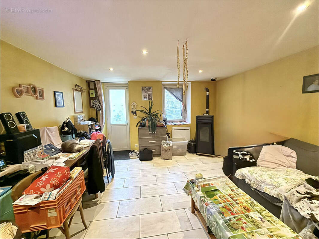 Maison à LAROCHE-SAINT-CYDROINE