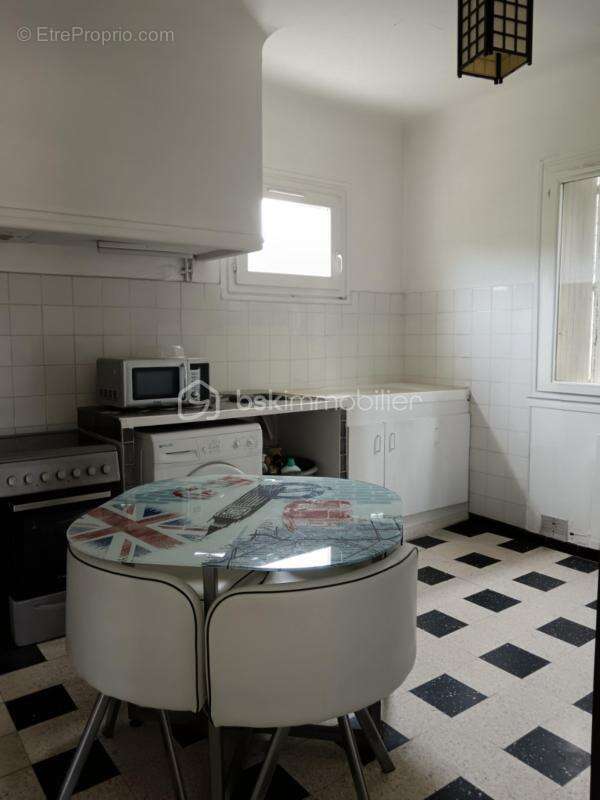 Ensemble immobilier avec appartements / terrasses / jardin / garages reynes 66400 - photo 3